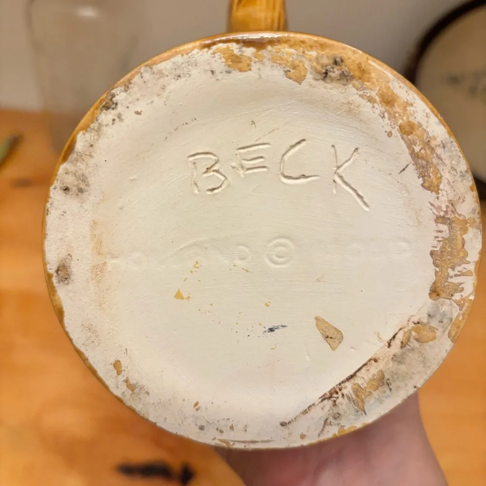 German-style Ceramic Beer Stein Es Lebe was auF Erden stolziert in grüner Prachh